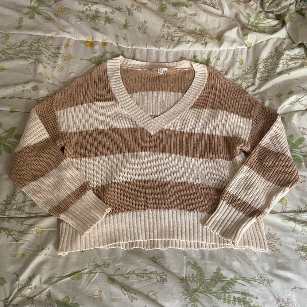 American Eagle Beige White knit sweater